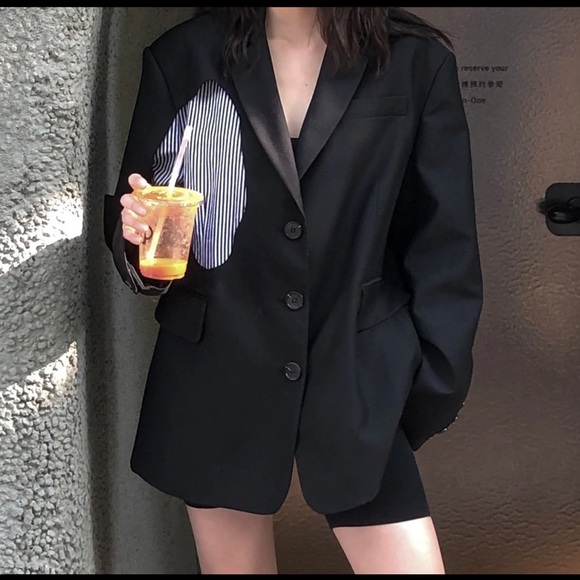 Andrea Martin Broken blazer. - Picture 2 of 7